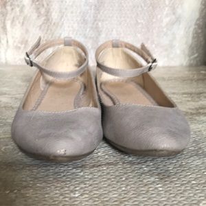 Old Navy flat shoe with ankle strap size 8